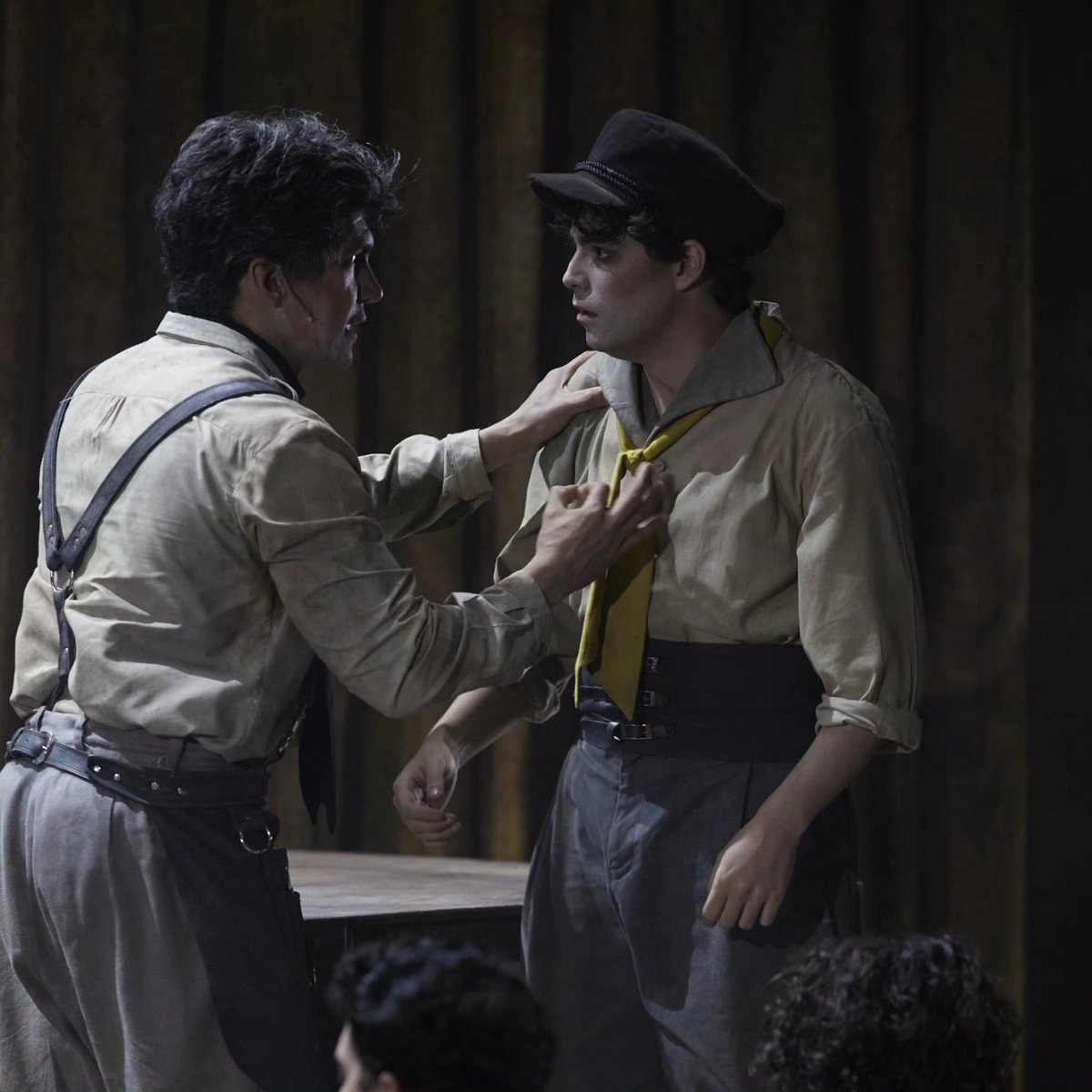 La #complicidad se irradia en una amistad, y ellos la hacen brillar en #SweeneyToddMex
 ¿𝐂𝐮á𝐥 𝐞𝐬 𝐭𝐮 𝐩𝐚𝐫 𝐟𝐚𝐯𝐨𝐫𝐢𝐭𝐨?  
👨🏻‍⚖️🎩  o 🔪⚓️

Seguimos celebrando el #amor y la #amistad 🫶🏼
¡𝐕𝐄𝐍 𝐂𝐎𝐍 𝐓𝐔 #𝐁𝐅𝐅! ✨
HOY 19:30 H

⏰ Consulta la promo en nuestro perfil.