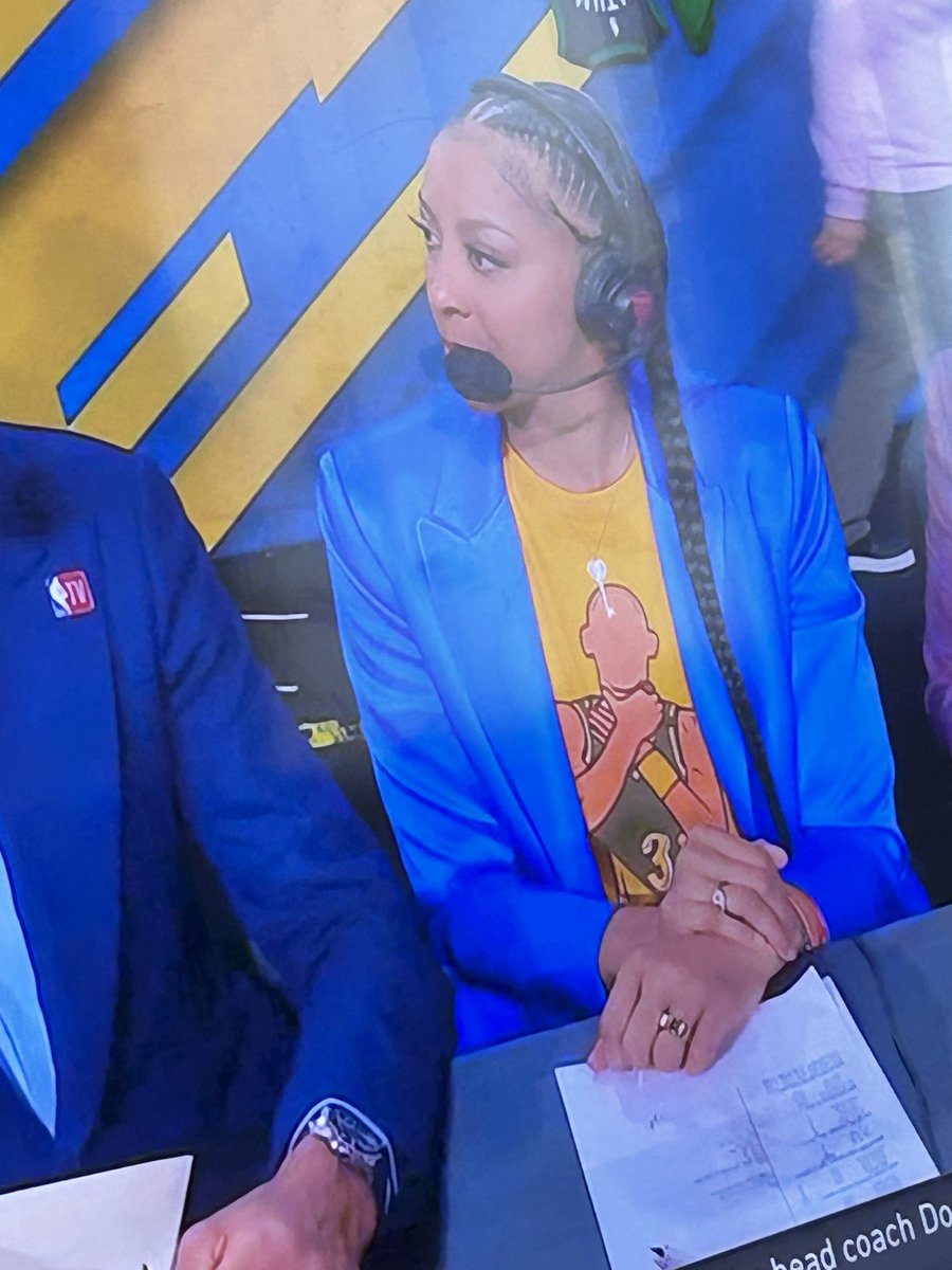 Look at Candace Parker’s shirt lmfaooo