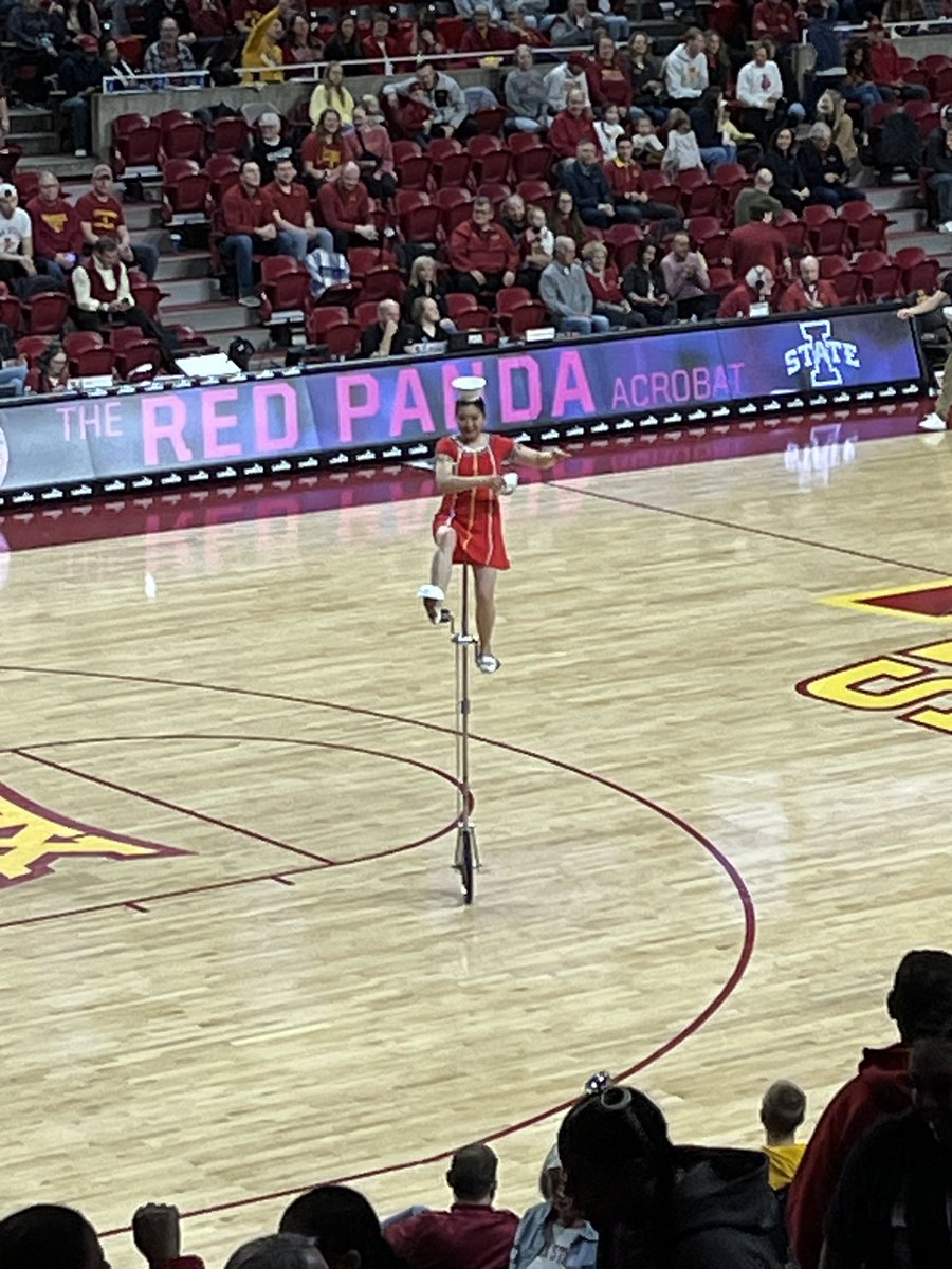 SheridanChad's tweet photo. @SethDavisHoops A little Halftime Hilton Magic!! https://t.co/UGi0fKilZC