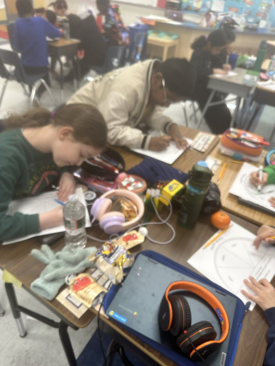 Ms. Hunt tweet media