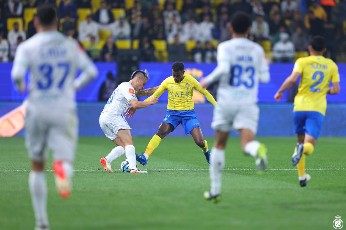 AlNassrFC_EN's tweet photo. ▶️ || 2nd half kickoff,
@AlNassrFC 1:1 #AlFateh https://t.co/ldu4uCyvjy