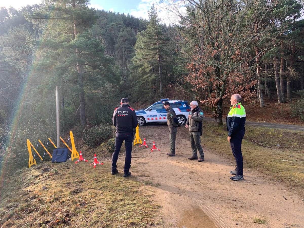 Mitjançant les Unitats Regionals de Medi Ambient i de Seguretat Ciutadana efectuem controls conjunts amb <a href="/agentsruralscat/">Agents Rurals</a> al Paratge Natural d’Interès Nacional de Poblet per evitar l’accés motoritzat i preservar així la conservació del patrimoni natural