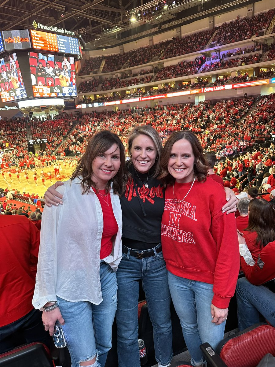 SaRasm23's tweet photo. #huskers https://t.co/XfjwfPNRPy