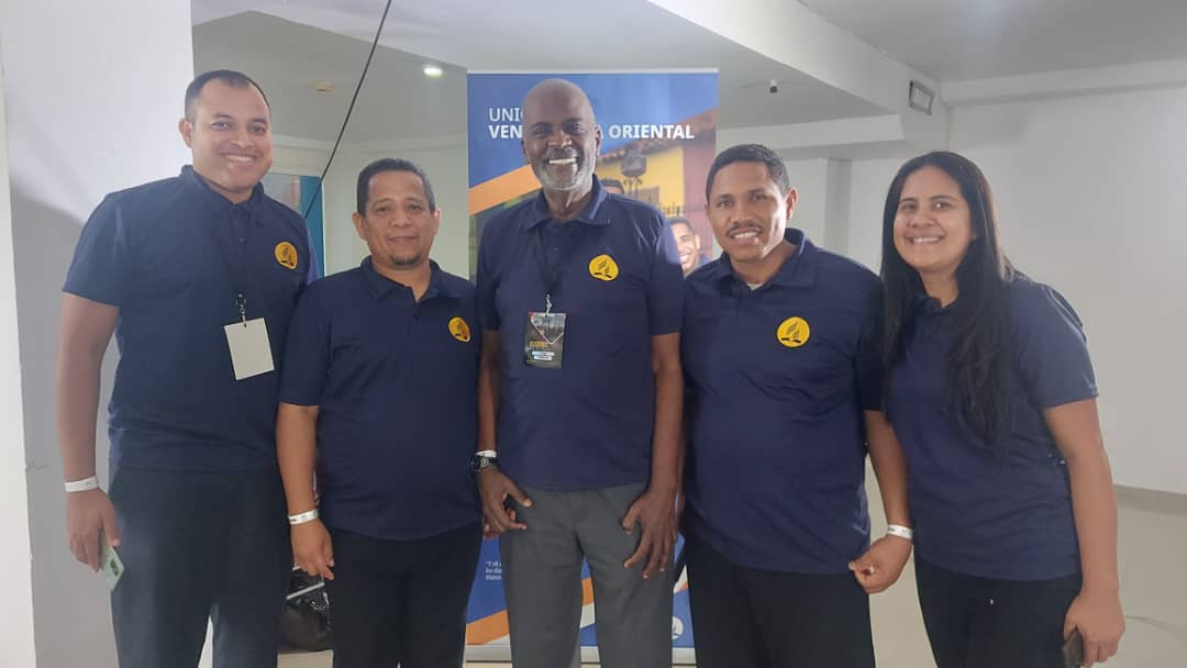 avoriental7's tweet photo. Administradores y Departamentales de AVOR Dicen Presentes en el Concilio de @UVOriental con el Lema "Elegidos Para La Misión”, Con La Presencia del Pr Eli Henry Pdte División Interamericana.
#AVOR
#CercaDeTi
#DivisionInteramericana
#Uvoriental https://t.co/GOLhXPZTlY