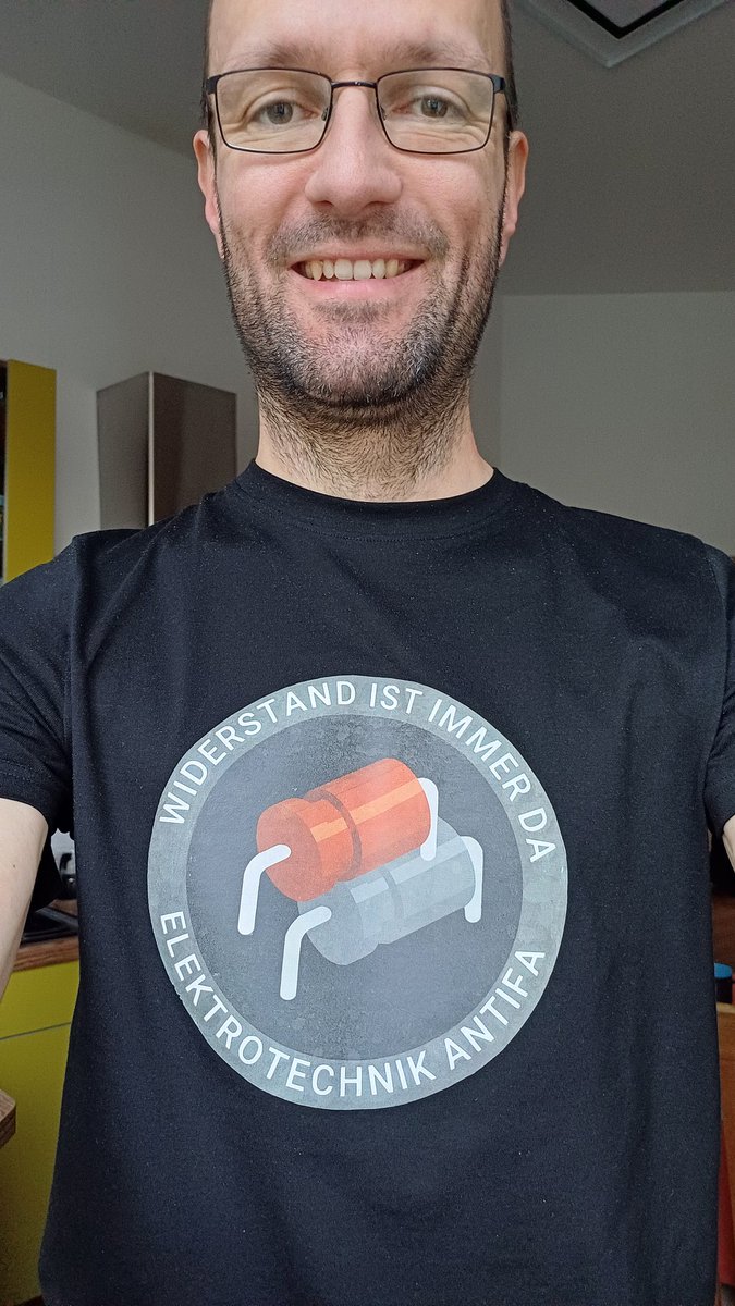 MMagdowski's tweet photo. Mein Shirt für die #MD1702-Demo in #Magdeburg (Inspiration von https://t.co/d3jyFk1fyF) - leider noch nicht das passende Wetter dafür. https://t.co/wfZ2ocbrw7