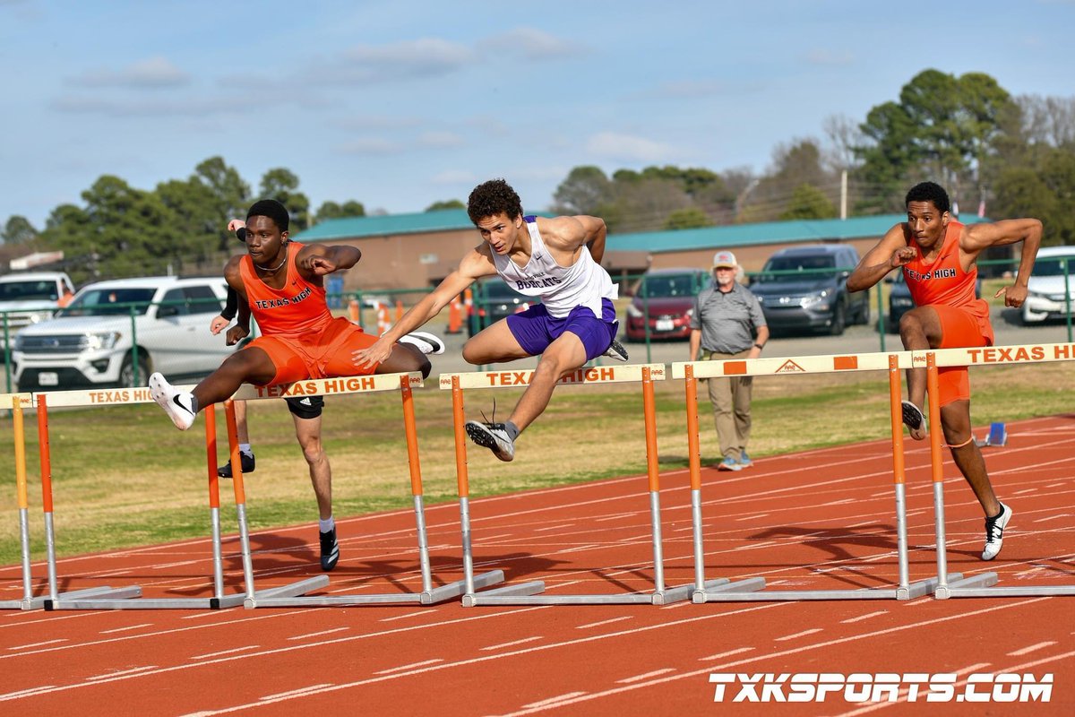 Hallsville Senior @OneMSims started the season off with a 14.8 in 110HH and 40.6 in 300H @hvillebobcat @UTT_XCTF @UTAMavsTFXC @LamarXCTF @MeanGreenTFXC @run4okstate @jvillecollegeXC @SUPiratesXCTF