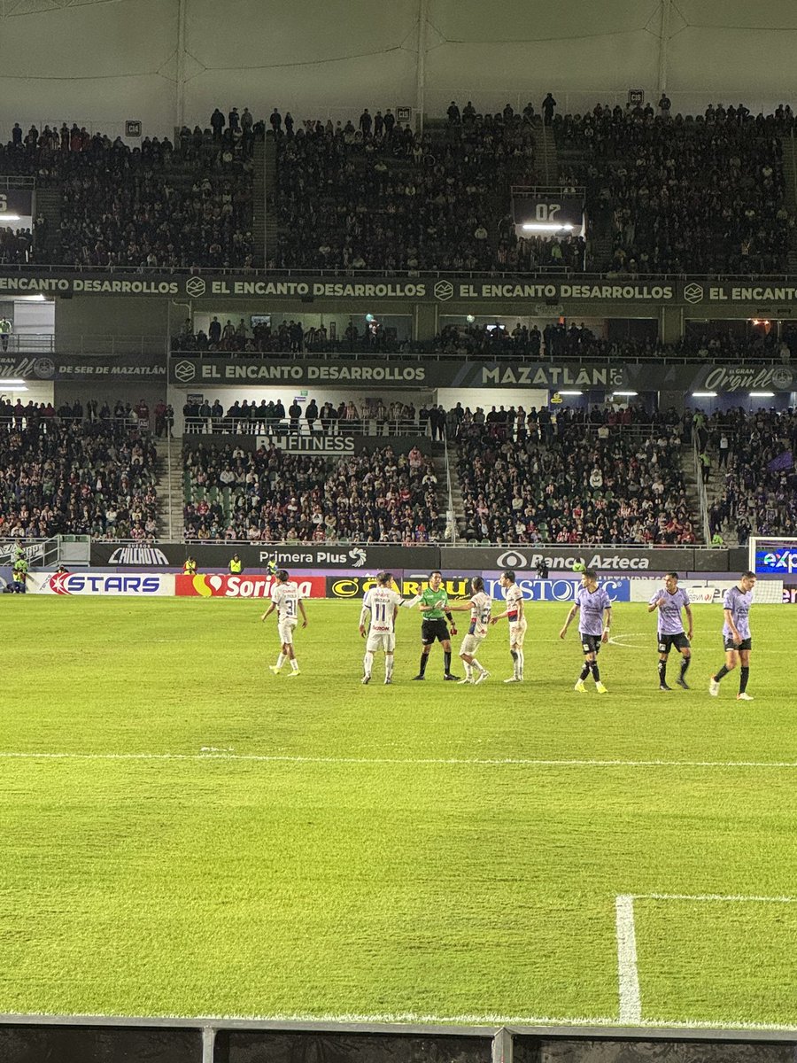 Luenairo's tweet photo. @carlosfdezzt Y pensar que mire el gol del empate a unos metros 🥲 https://t.co/LCY52MvYq8