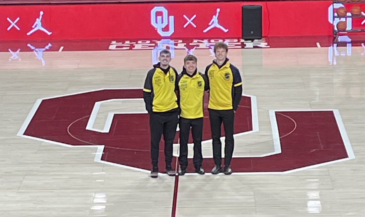 ⁦<a href="/ORUSportMgmt/">ORUSportManagement</a>⁩ majors work the OU - Kansas basketball game #GoldenStanard