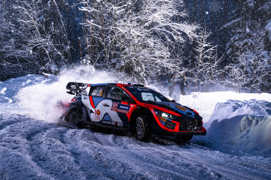 Esapekka Lappi fecha o 3º dia do #RallySweden do WRC na liderança🥇

WRC:
🥈- Fourmaux +1:06.3
🥉- Evans +1:23.0
WRC2: 
🥇- Solberg
🥈- Pajari +1:14.0
🥉- Linnamäe +1:14.2

#WRCnaSportTV #WRCLiveEs #sporttvportugal #WRC #Lappi #WRCLive #WRCjp #EsapekkaLappi #Solberg