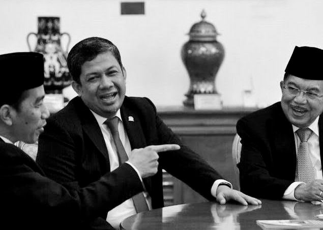 Fahrihamzah's tweet photo. System ini kompleks kawan, perlu ilmu dan pengalaman untuk memahaminya. Jangan marah, bersabarlah untuk belajar. Tak ada yg gampang seperti membalik telapak tangan. Tak ada yg sempurna seperti ciptaan Tuhan. Maka, lebih baik menyalakan lilin daripada mengutuk kegelapan. https://t.co/sim4SiVc7j