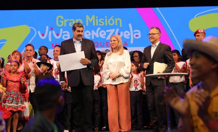 El presidente de la República, Nicolás Maduro, invitó al pueblo cultor, a los músicos, coreógrafos, bailarines e investigadores a una Gran Jornada de Registro e Inscripción de la Gran Misión Viva Venezuela Mi Patria Querida.
<a href="/ConCiliaFlores/">Cilia Flores</a>
<a href="/NicolasMaduro/">Nicolás Maduro</a>
#VivaElPuebloCultor