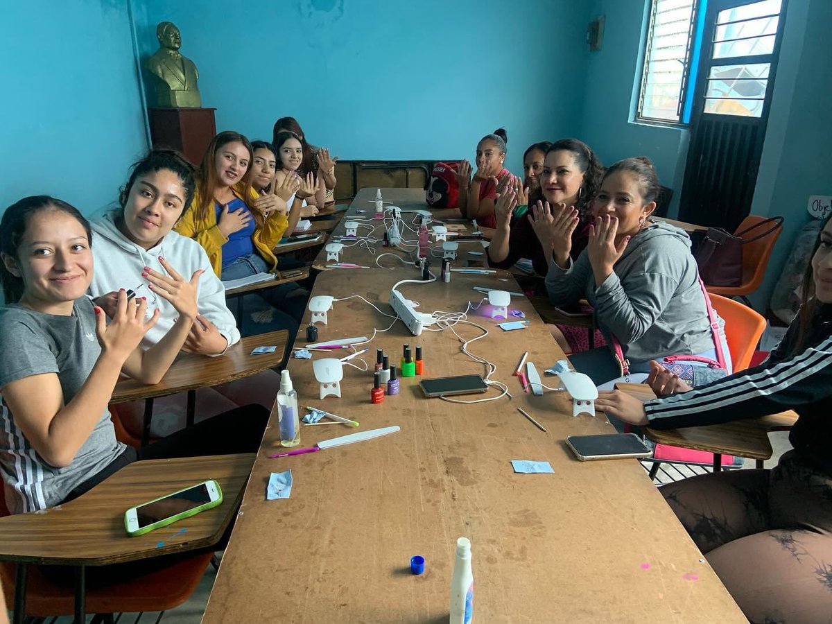 MJ_Tlalnepantla's tweet photo. Con nuestras clases⚡️para el autoempleo junto a nuestra dirigente @Sofia_MoralesQ buscamos impulsar el empoderamiento económico de las mujeres #Tlalnepantlenses
Sigamos haciendo equipo, Juntas #SomosMasFuertes🙋🏻♀️
#TeamMJ #EjercitoMJ #SofiaMorales #PRIEdoméx #TlalnepantlaDeBaz https://t.co/FOaUvkT1AP