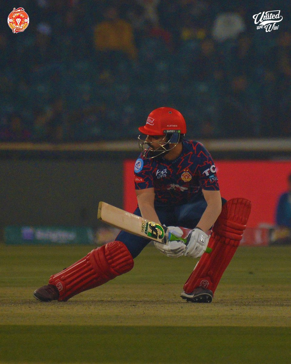 IsbUnited's tweet photo. 🫡 KAPTAAN LEADING FROM THE FRONT!

Shadab Khan brings up his 50*! What a time to be back in form. 🔥

#LQvIU #HBLPSL9 #LaalHaiYeAagHai https://t.co/2682l0pf9P
