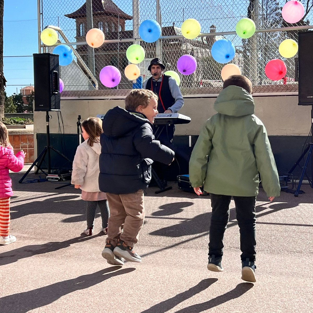 EscolaFMTE's tweet photo. Gran jornada de #PortesObertes avui l’Escola Frederic Mistral-Tècnic Eulàlia, tant a #Sarrià com a #Tibidabo. 

No heu pogut venir avui a conèixer-nos? Demaneu una entrevista personalitzada per veure el dia a dia de l’escola trucant-nos al 93 203 12 80. #CreantEscola https://t.co/FOicnCQgoE