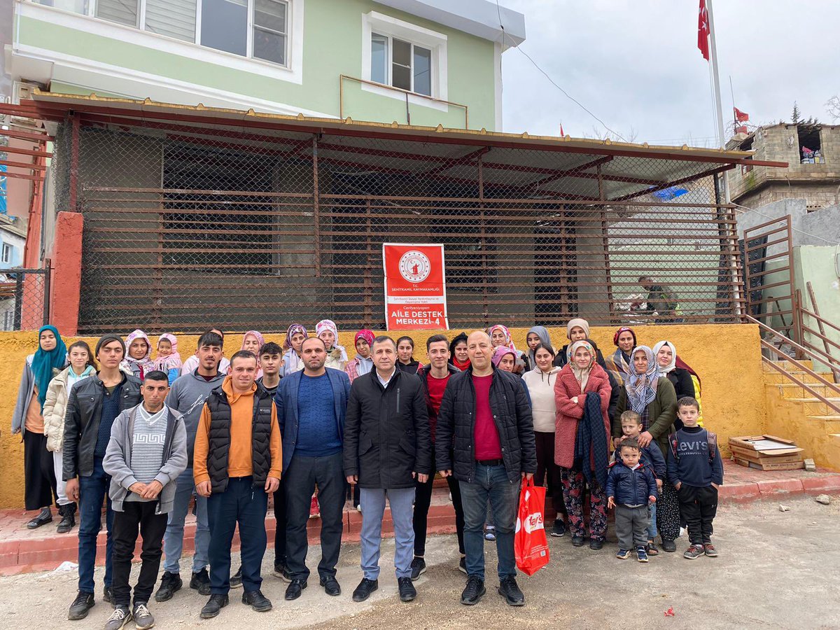 kocanebi's tweet photo. Ana hedefimiz ülkemizde ve İlimizde arı sütü üretimini artırmak olan,
AB projesi kapsamında 15-29 yaş arası 250 kursiyerimize, arı sütü üretimi ve profesyonel arıcılık eğitimlerimiz, ilimizin  8 noktasında başladı yoğun katılımın sağlandığı eğitimlerimizin sonunda https://t.co/awrbogXjOm