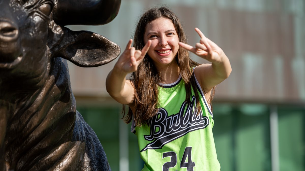 USFAthletics's tweet image. If you needed another reason to ARRIVE EARLY for tomorrow's @USFMBB game...

We'll be giving away 🟢 replica jerseys to the first 1,000 fans!

All the gameday info: gobulls.co/MBBvFAUGameday

#HornsUp 🤘