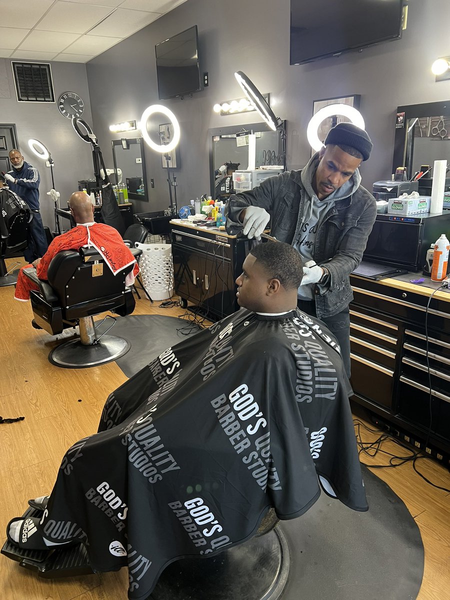 GodsQualityBar1's tweet photo. If you believe in GOD’S QUALITY what's keeping you from entering? Cleanliness IS next to GODLINESS!  We have to Clean-up so GOD can come IN!

GOD’S QUALITY BARBER STUDIO
 6 S. Main Street Monroe, Ohio 45050 
(513) 963.6038 https://t.co/c0d67rEBec