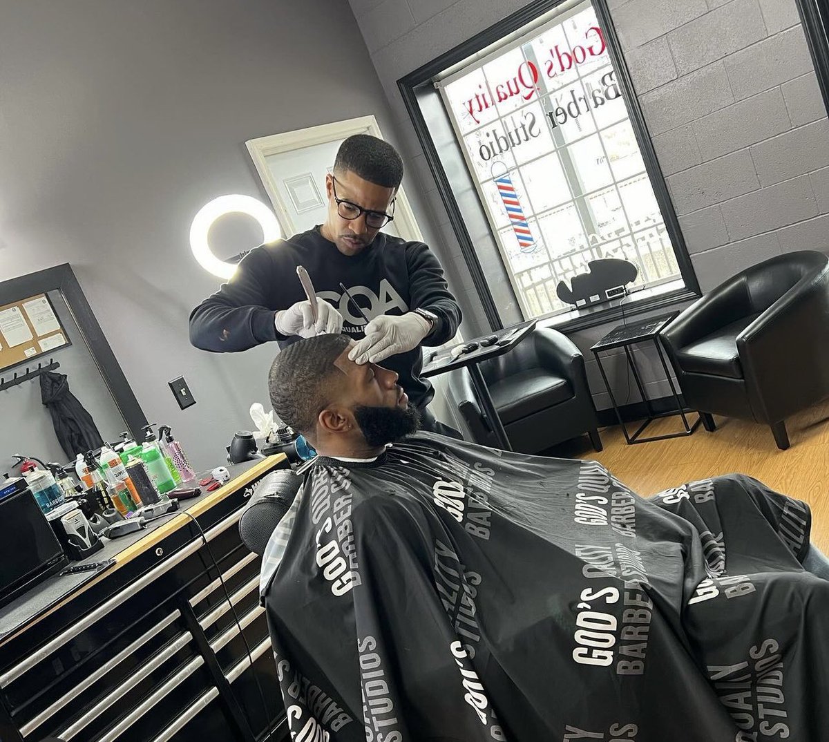 GodsQualityBar1's tweet photo. If you believe in GOD’S QUALITY what's keeping you from entering? Cleanliness IS next to GODLINESS!  We have to Clean-up so GOD can come IN!

GOD’S QUALITY BARBER STUDIO
 6 S. Main Street Monroe, Ohio 45050 
(513) 963.6038 https://t.co/c0d67rEBec