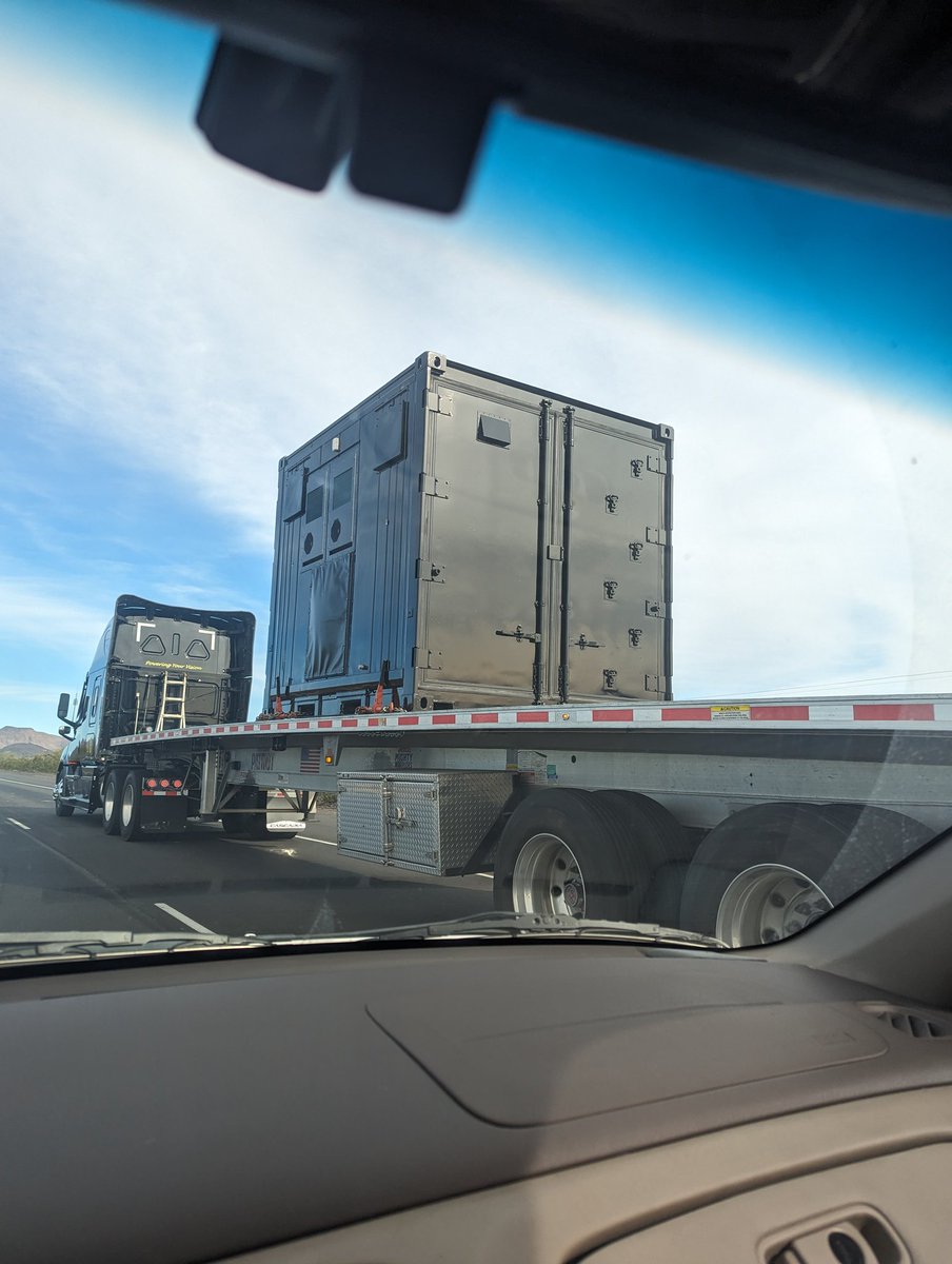YungStinker's tweet photo. I need to know what is in this box https://t.co/wOcJMnM5XM