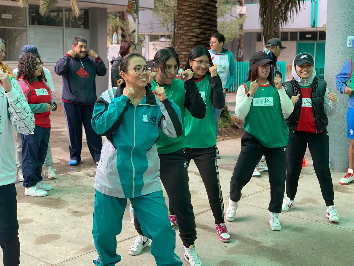 Cb9Aragon's tweet photo. Jornada exitosa en el Plantel 09 Aragón, gracias a la comunidad, compartimos un momento lleno de diversión, ritmo, conocimientos de defensa y mucha alegría. 
Gracias @sbrsusana @claudiaPin24798 por sumarse de la mano con @FAHHdeporte #HagamosEquipo https://t.co/kU17rZyiSQ