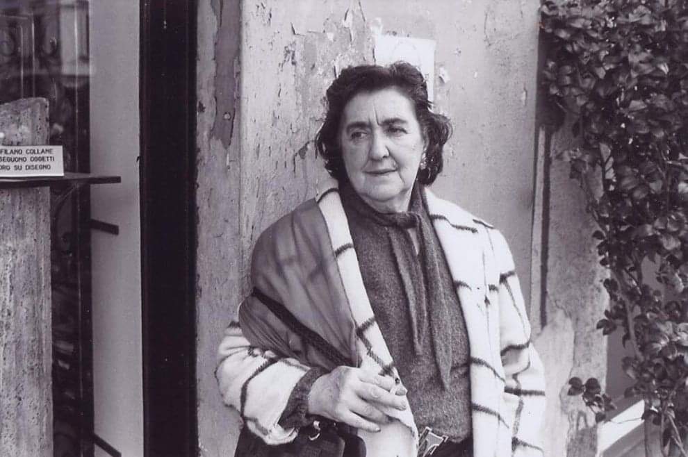 cleporati's tweet photo. "Siempre me ha gustado la gente que va contra el viento y contra la corriente.
Los que no se ponen del lado de los fuertes.
Amo a esas personas
porque tienen el viento en la cara
y siempre huelen y olerán a limpio". Alda Merini https://t.co/jzW5YBKLyH