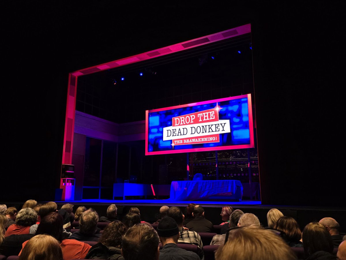 What a treat to see my favourite 90's sitcom live on stage! Recreating their characters so effortlessly with a brilliantly funny script by the original writers. #DropTheDeadDonkey @DTDD_TOUR   😂 More!