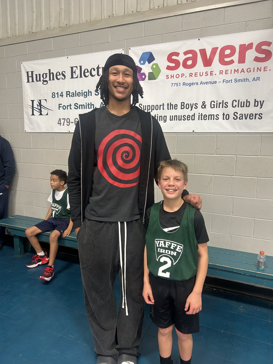 peter95260660's tweet photo. @Jay_MWilliams_ thank you for supporting Fort Smith youth sports. Being present like you and @zai_joe1 have been is huge to all these kids. I know this kid right here was beyond excited. https://t.co/y5WlcLA5QW