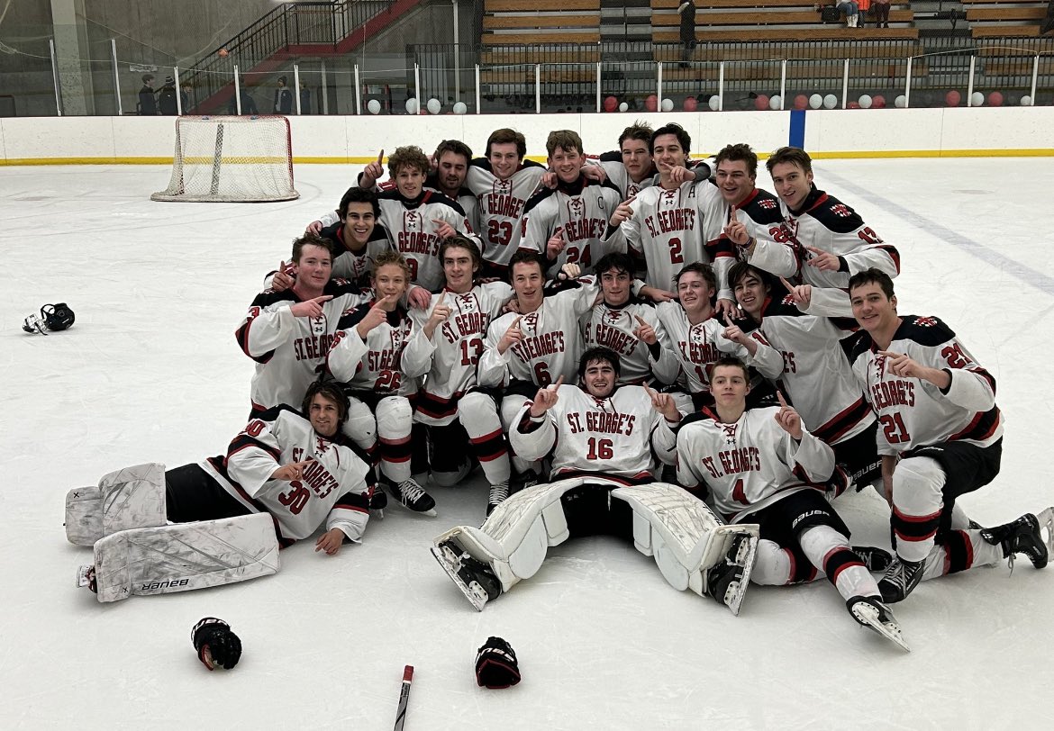 SGBICE's tweet photo. 🏆 ISL EBERHART CHAMPIONS 🏆
4-0 final from Groton to get the job done. Goals from Buckley x2, Hayes, and Donatelli and a 🍩 for Shea. #brickbybrick #BICE @NZPrepHockey @NEHockeyJournal https://t.co/o8K23OIIZP