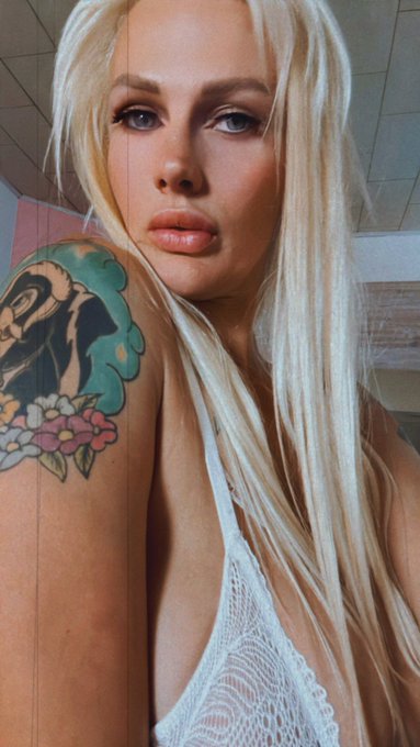 Come over here and follow me 🥵🌹 https://t.co/suMlRCWCmq https://t.co/Cs0XnNkvPr