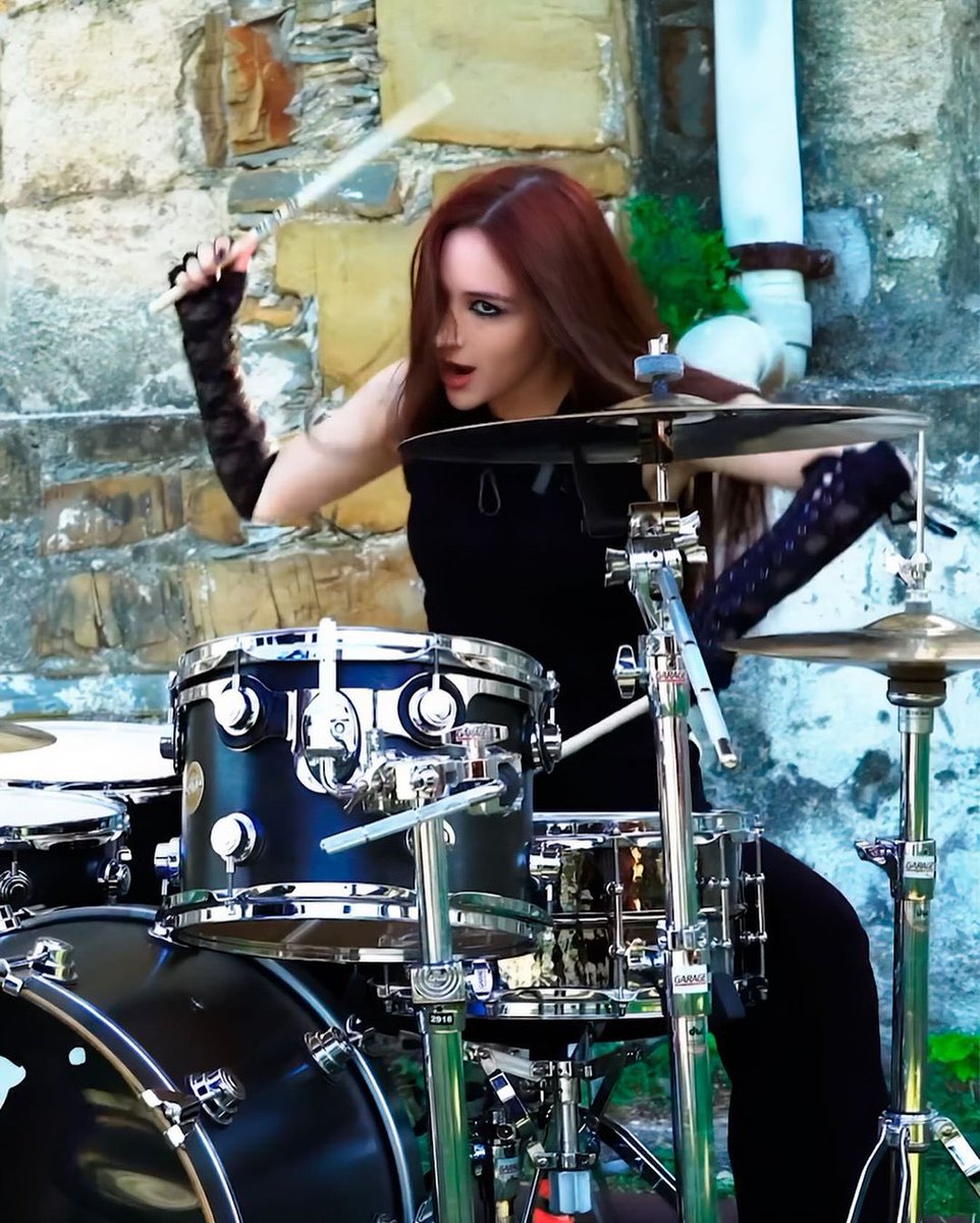 Happy Pau day!

#TheWarning #PaulinaVillarreal #Drummer #Singer #drums #girlpower #model #girlband #Rock