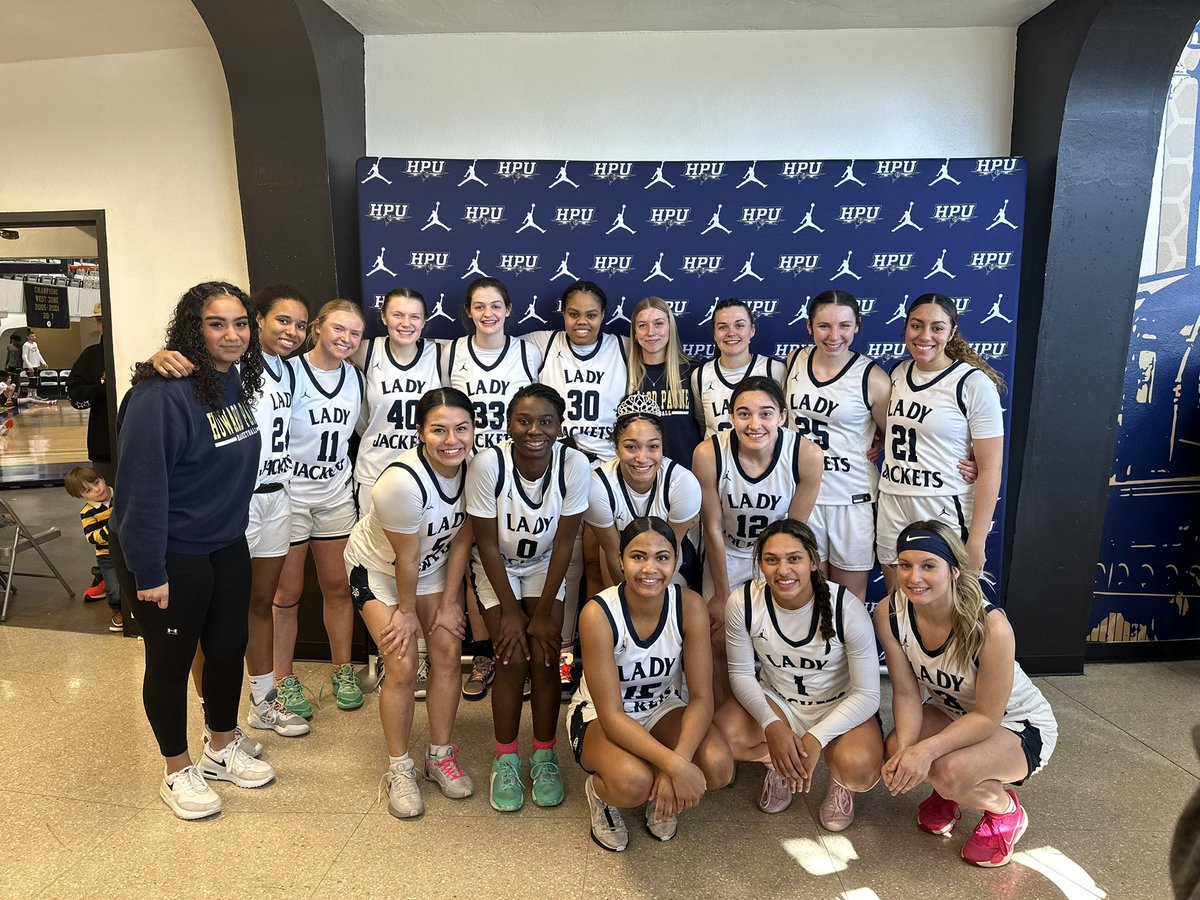 hputxwbsk's tweet photo. Team.🫶🏽🐝 https://t.co/AApSnYc7W6