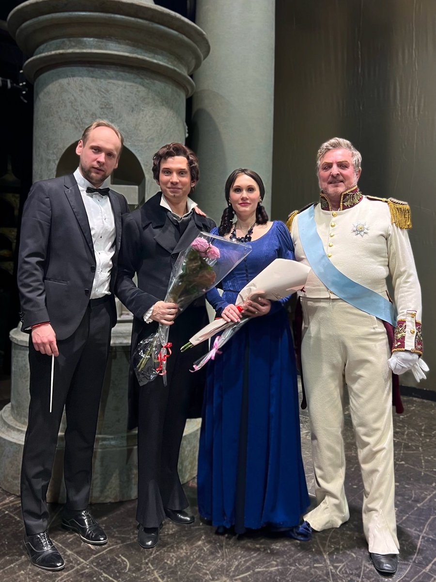 _kkochetkov's tweet photo. После прекрасного спектакля «Евгений Онегин». https://t.co/odthGSVqk4
