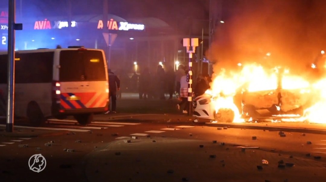 BrianGee997's tweet photo. Tonight, Den Haag the Netherlands. A city BURNING after primate immigrants first decided to fight eachother, than fought the police, followed by attacks on the fire department. Resulting in total chaos and some serious wounded  police officers. Its a WAR in Europe! #WhoWillSaveUs https://t.co/POdJyjHcn2