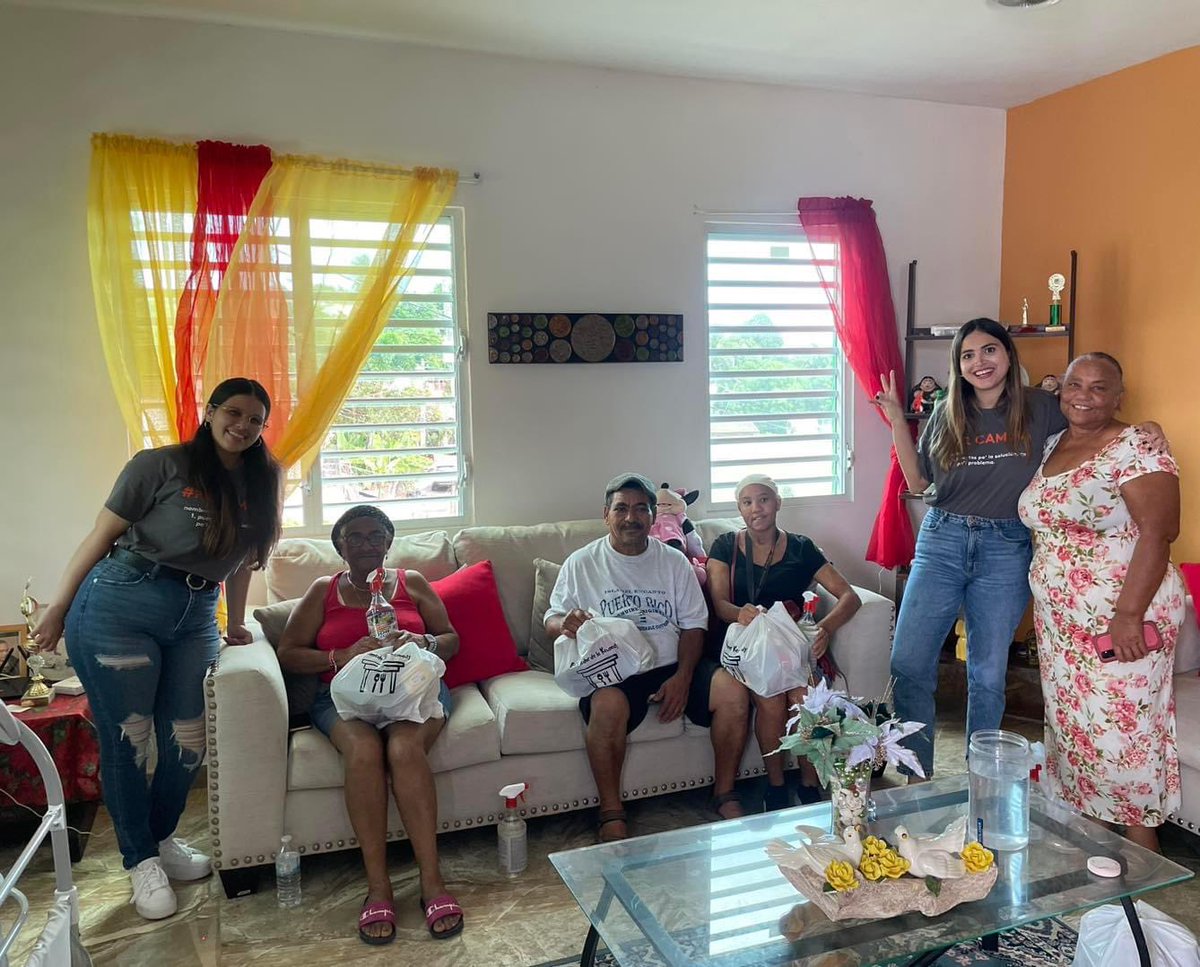 PRCambia's tweet photo. Sábado con “S” de SERVIR 🤝

Hoy, tuvimos la oportunidad de llegar hasta la Comunidad San Isidro donde tuvimos la oportunidad de impactar más de 35 familias con compras y materiales de limpieza. ¡Que brille la esperanza en esta comunidad hoy y siempre! https://t.co/r8ZnL9T7cM