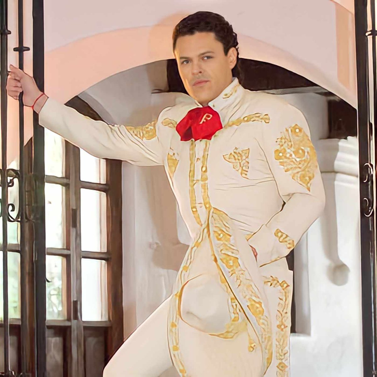 Me preguntó qué color de traje habrá escogido nuestro príncipe para el concierto de esta noche 😍
¿Se aceptan sugerencias? 🤭