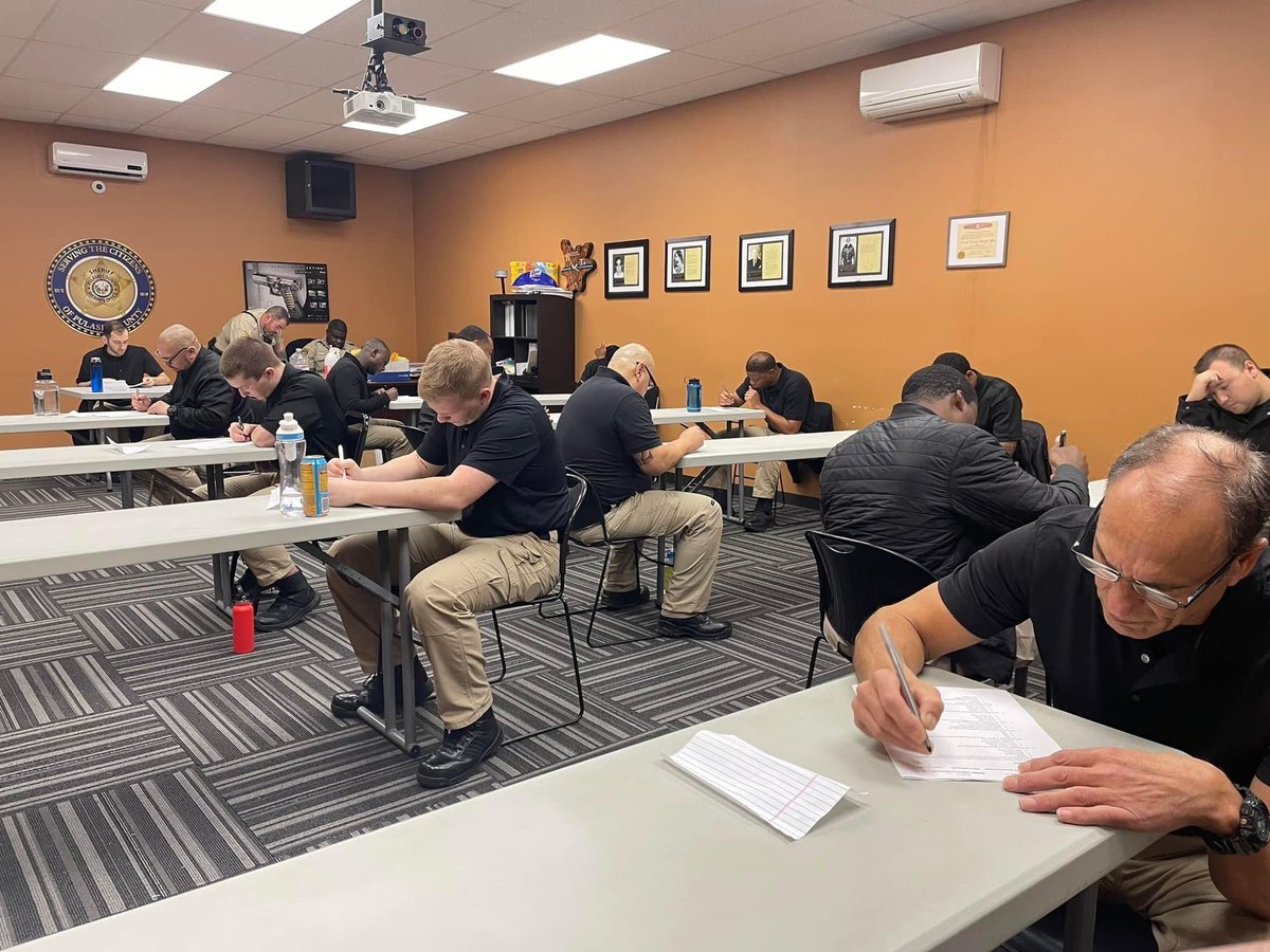 SheriffPulaski's tweet photo. Four weeks down in our law enforcement training academy! Recruits have tackled use of force, mastered OC spray, handled tasers, and delved into traffic &amp; criminal law. Keep pushing recruits! #PCSONEWS #LETraining #LawEnforcement #Week4 https://t.co/x0zXUHZCzm