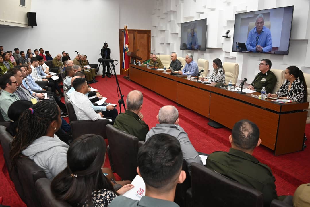DrRobertoMOjeda's tweet photo. Orgullo y seguridad en la continuidad de la Revolución fueron certezas reafirmadas en el VI Pleno del Comité Nacional de la @UJCdeCuba.

Presenciamos un profundo análisis sobre el papel de los jóvenes en la defensa de la Patria. #EstaEsLaRevolución @minfarC @minint_cuba https://t.co/gdYU6gqjRO