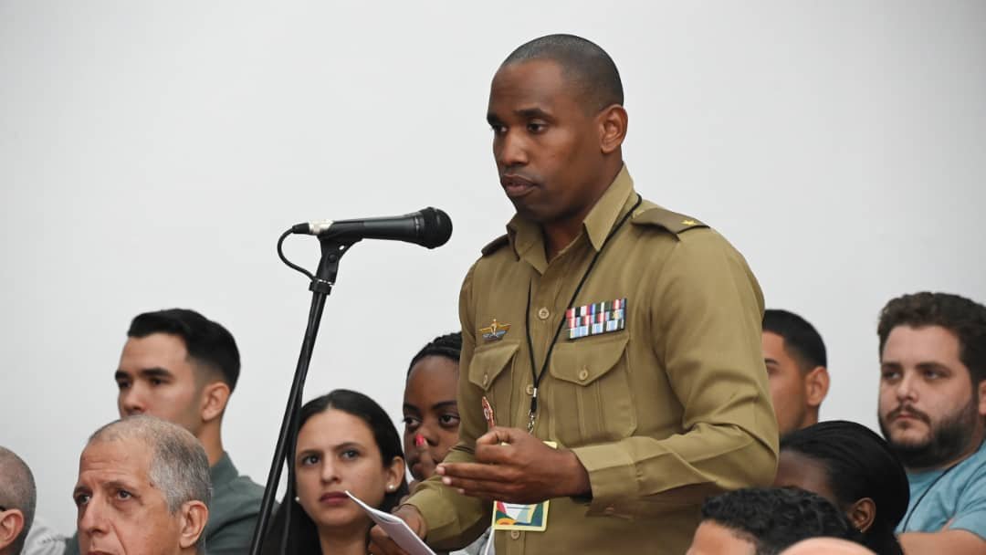 DrRobertoMOjeda's tweet photo. Orgullo y seguridad en la continuidad de la Revolución fueron certezas reafirmadas en el VI Pleno del Comité Nacional de la @UJCdeCuba.

Presenciamos un profundo análisis sobre el papel de los jóvenes en la defensa de la Patria. #EstaEsLaRevolución @minfarC @minint_cuba https://t.co/gdYU6gqjRO