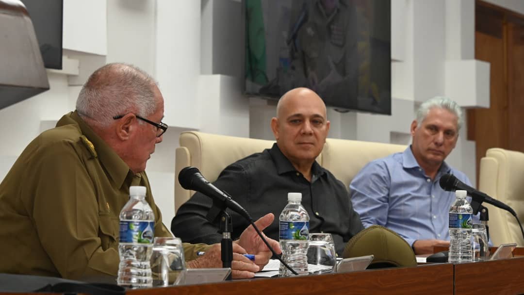 DrRobertoMOjeda's tweet photo. Orgullo y seguridad en la continuidad de la Revolución fueron certezas reafirmadas en el VI Pleno del Comité Nacional de la @UJCdeCuba.

Presenciamos un profundo análisis sobre el papel de los jóvenes en la defensa de la Patria. #EstaEsLaRevolución @minfarC @minint_cuba https://t.co/gdYU6gqjRO