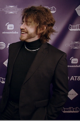 A LORENA QUE ESCOLHEU A ROUPA DA MONA

LORENA VOCÊ É GRANDONA