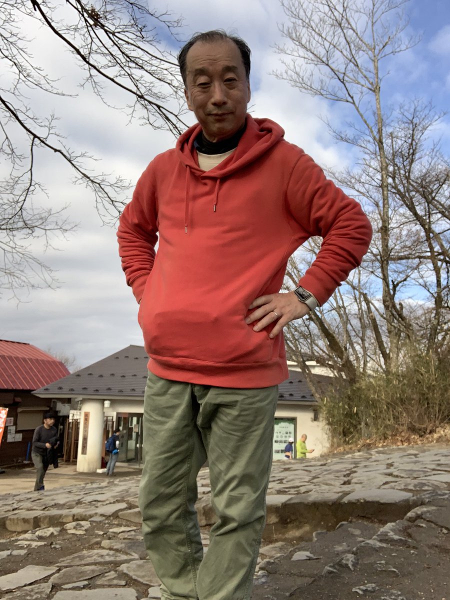 NaoyaAkai's tweet photo. 今朝の東京は少し暖かくてユニクロパーカーだけで大丈夫な感じ☘️ 春季節は変わるし気分も変わりますが、冬眠のクマさんたちにはどうか暫く冬眠続けてて欲しいものです、安らかに🧸　
今日の富士山は雲に隠れてビューはお預けでした🏔️😭　またの機会をお楽しみに💕

#高尾山
#富士山ビューお預け https://t.co/3Ifj0kz8q9