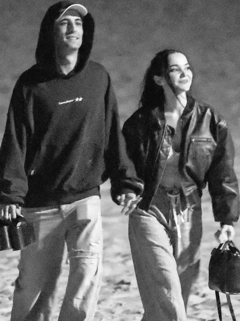 ㅤ

                 ✲ ﹙ 𝐒𝐄 𝐁𝐔𝐒𝐂𝐀 𝐀 
                    𝐒𝐈𝐑𝐈𝐔𝐒 𝐁𝐋𝐀𝐂𝐊﹚
                            ｡  ⠀ ｡  ⠀ ｡

     ﹙⋄﹚Otp con Marlene.
     ﹙⋄﹚Gryffindor. Marauder.
     ﹙⋄﹚Hogwarts era.
     ﹙⋄﹚ Fc: Dcmiano Davxd.
ㅤ