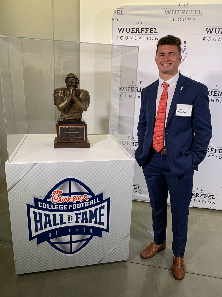 Your 2023 Wuerffel Trophy Recipient @laddmcconkey02 🏆 #GoDawgs | @WuerffelTrophy