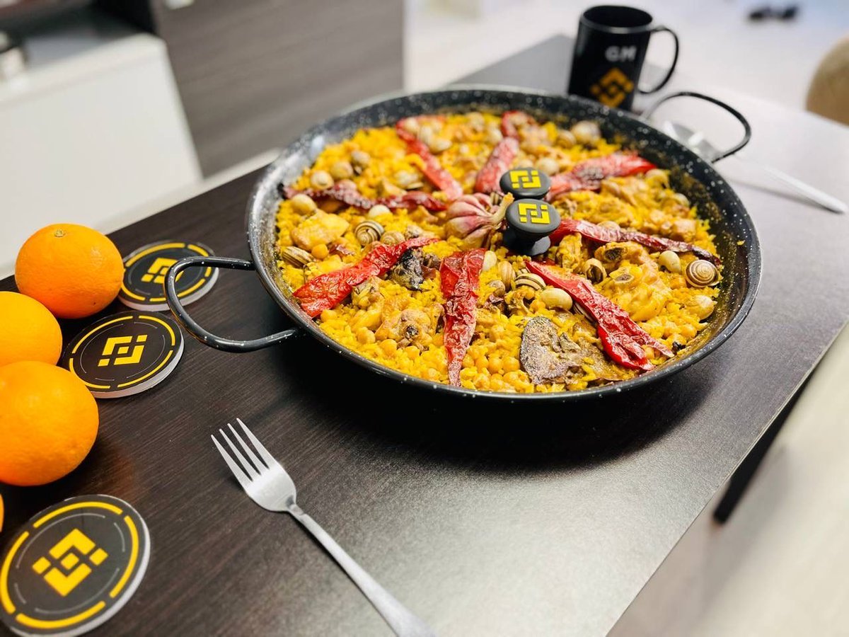Paella and a gm mug, what more could you want?

📸 <a href="/JesuslVivas/">Jesus</a>
