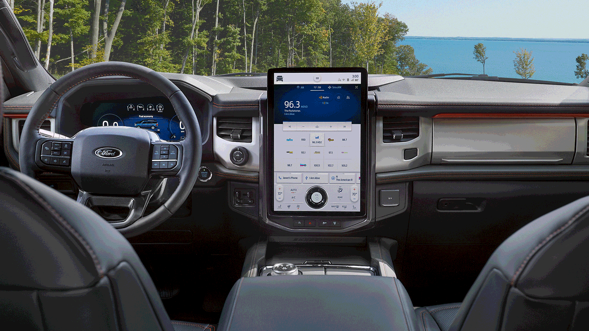 FordMX's tweet photo. Vive una aventura inesperada, conecta con tus seres queridos gracias a su tecnología y disfruta viajes todoterreno con #FordExpedition #Timberline. VIVE. CONECTA. DISFRUTA. https://t.co/vqNTHnZF1c https://t.co/pOJrw63EpZ