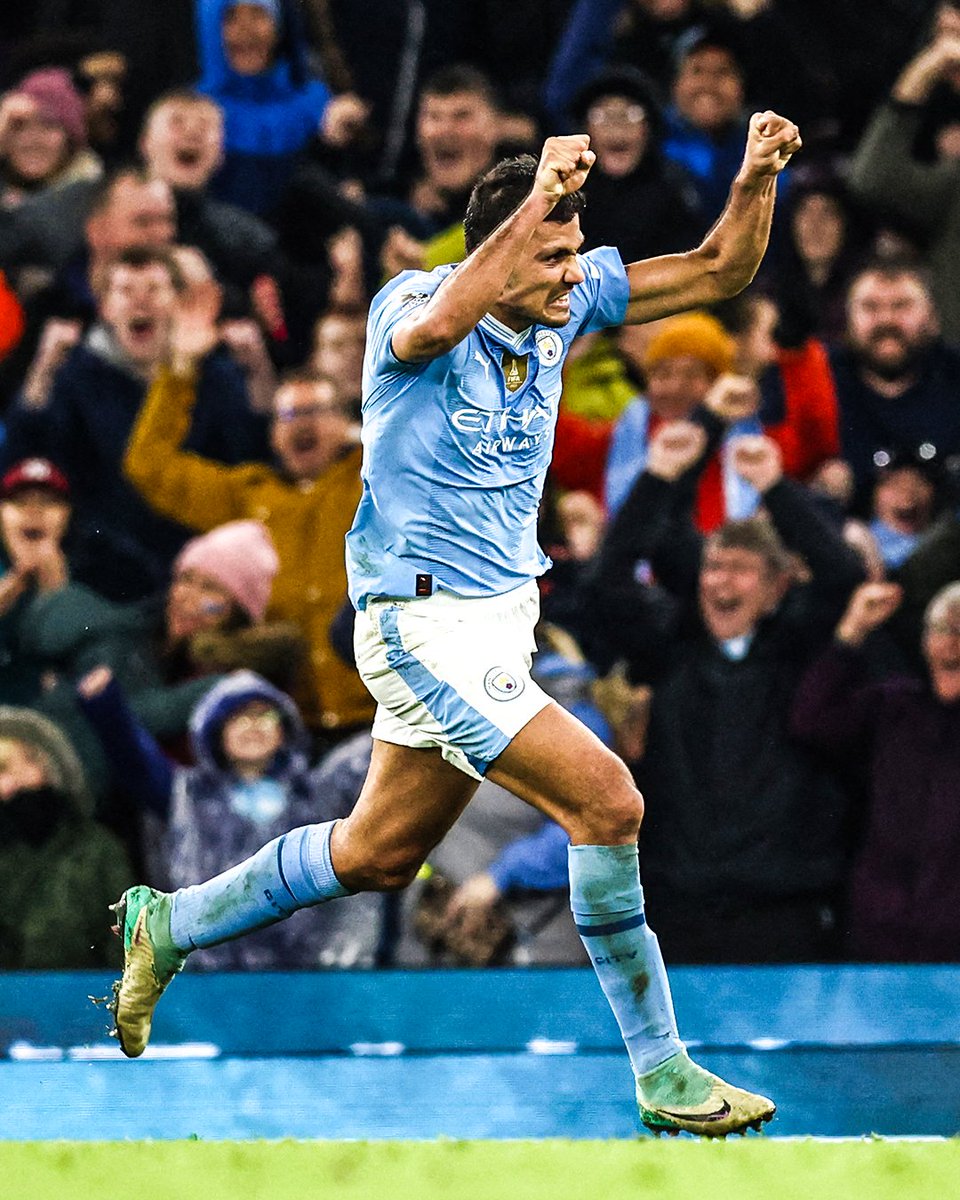 Liverpool—57 (25 GP) Arsenal—55 (25 GP) Man City—53 (24 GP) Imagine not ...