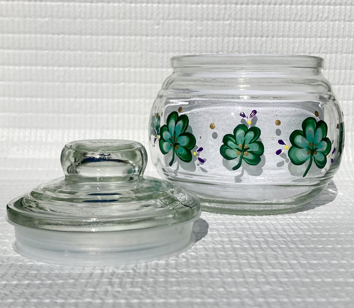 Shamrock sugar bowl etsy.com/listing/140975… #shamrocks #sugarbowl #StPatricksDay #SMILEtt23 #CraftBizParty #homedecor #irishdecor #etsy #etsyhandmade