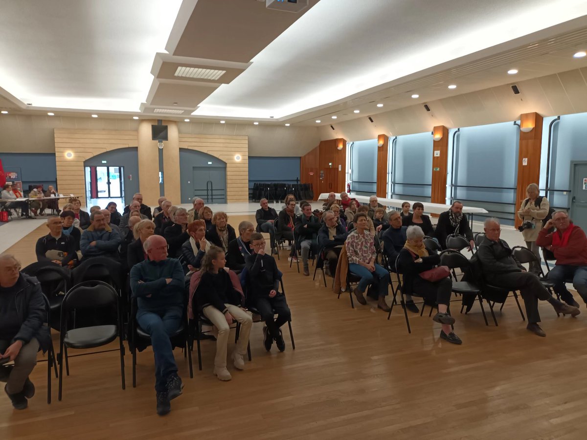 PCF52's tweet photo. 80 personnes pour notre journée d'hommage aux époux Manouchian et à la résistance FTP en Haute-Marne. 
#PCF
#Manouchian 
#ManouchianPantheon
#FTP
#MOI https://t.co/eClbLUeV2n