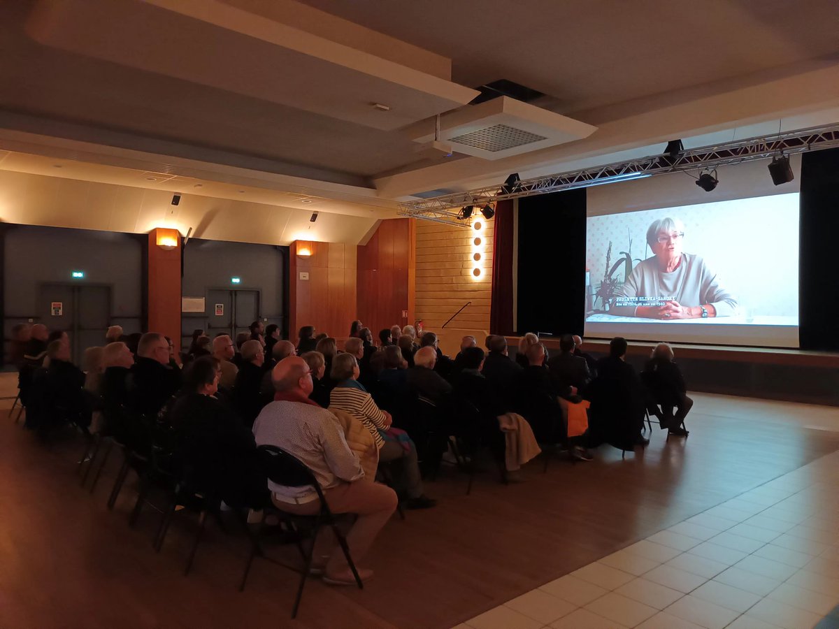 PCF52's tweet photo. 80 personnes pour notre journée d'hommage aux époux Manouchian et à la résistance FTP en Haute-Marne. 
#PCF
#Manouchian 
#ManouchianPantheon
#FTP
#MOI https://t.co/eClbLUeV2n