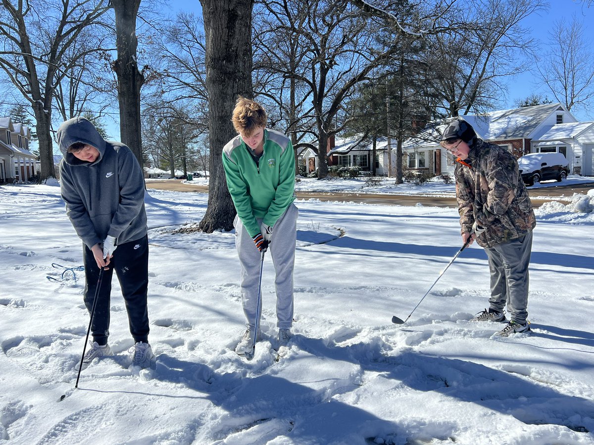 owenslisa's tweet photo. Putting in the work 😂⛳️ @WGHSgolf https://t.co/E55HsgWqHu
